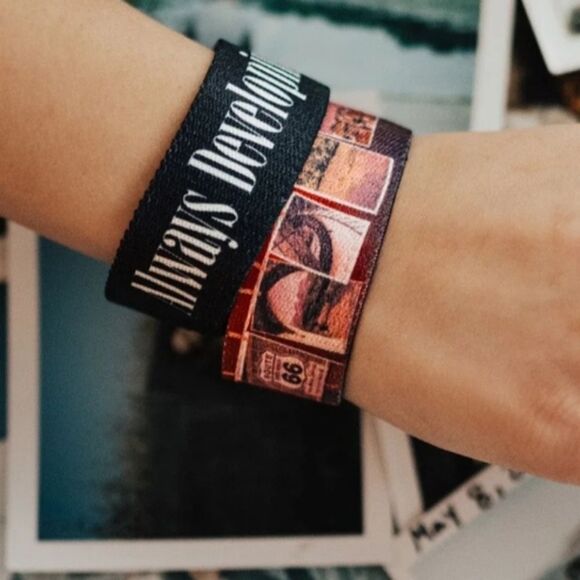 ZOX "ALWAYS DEVELOPING" #475/1000 Turtle Cat Dog SOLD OUT Collectible Wristband - Picture 16 of 16